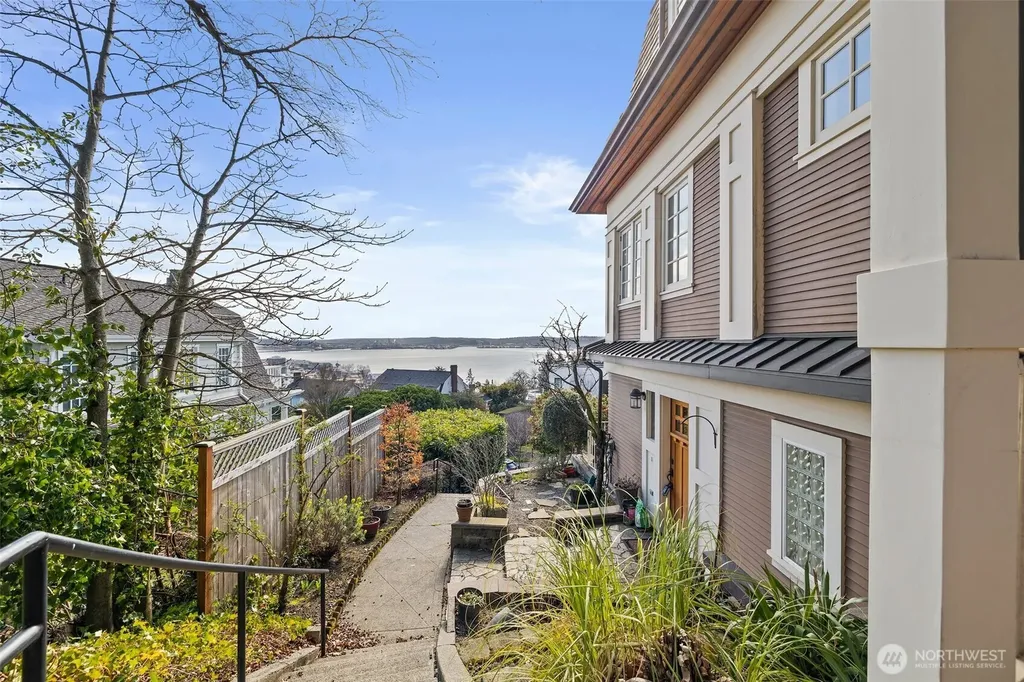 604 W Kinnear Place Seattle WA 98119