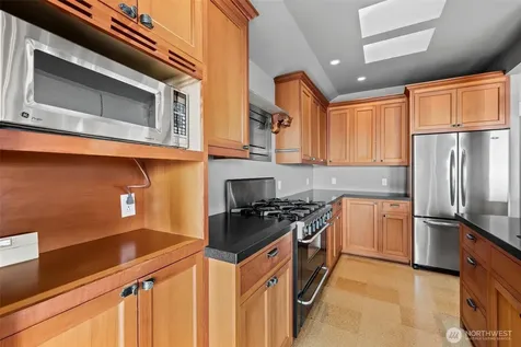 604 W Kinnear Place Seattle WA 98119