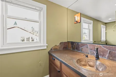 604 W Kinnear Place Seattle WA 98119