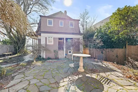 604 W Kinnear Place Seattle WA 98119