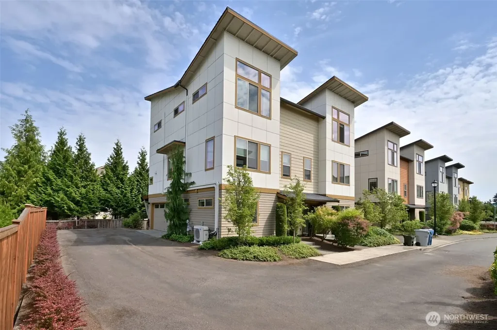 348 Chelan Avenue NE Renton WA 98059