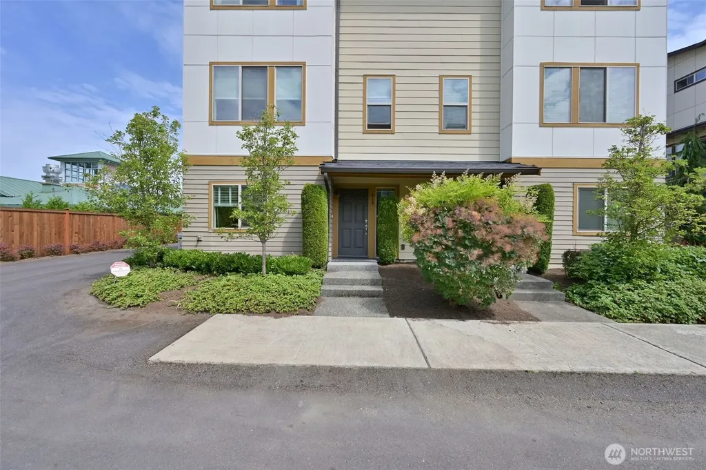 348 Chelan Avenue NE Renton WA 98059