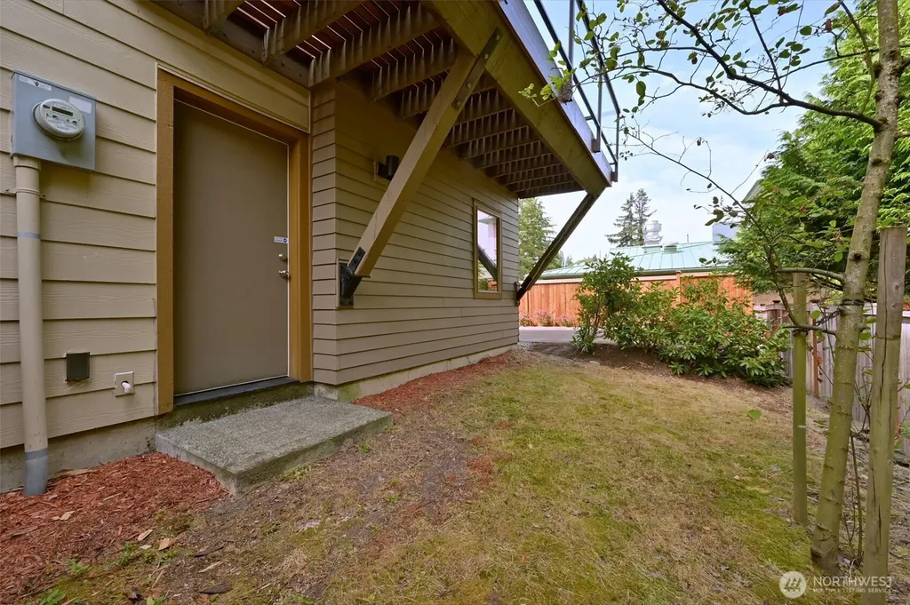 348 Chelan Avenue NE Renton WA 98059