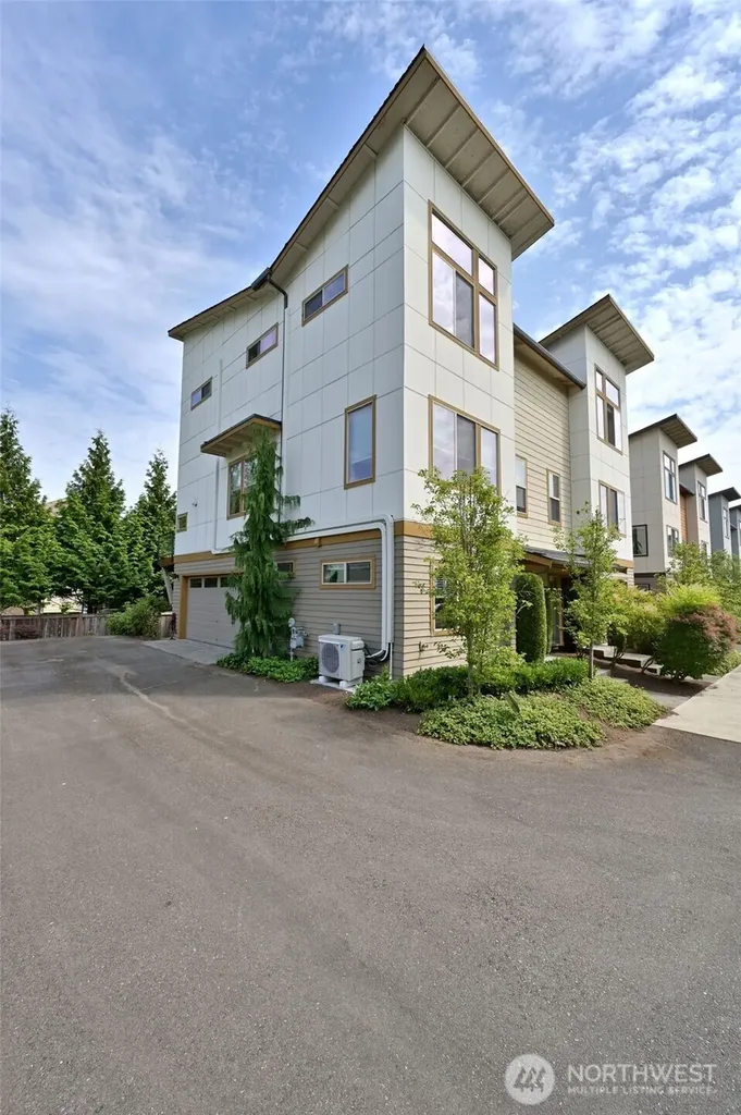 348 Chelan Avenue NE Renton WA 98059