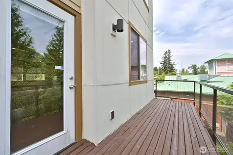 348 Chelan Avenue NE Renton WA 98059