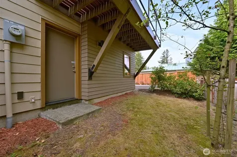 348 Chelan Avenue NE Renton WA 98059