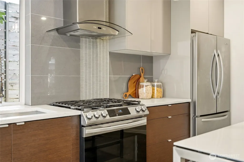 1806 25th Avenue Seattle WA 98122