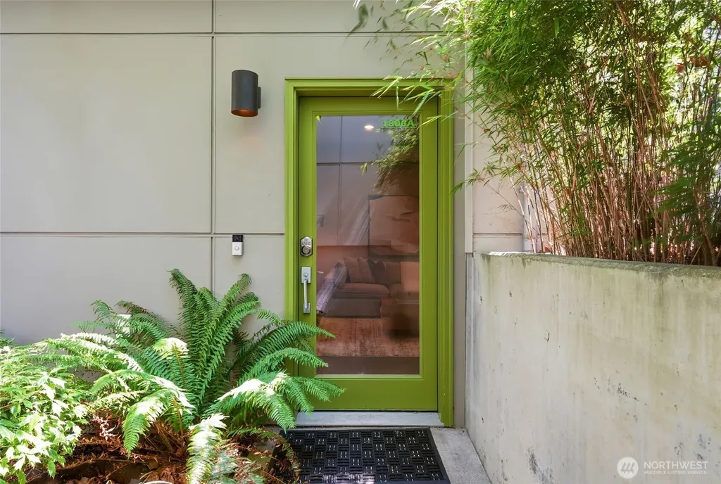 1806 25th Avenue Seattle WA 98122