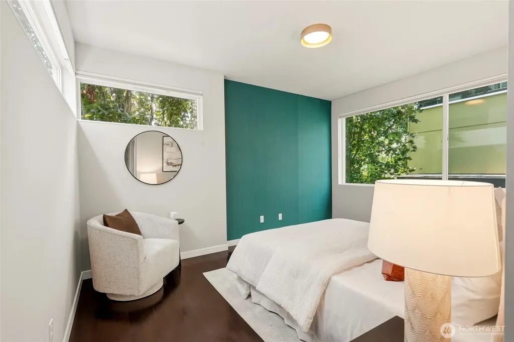 1806 25th Avenue Seattle WA 98122