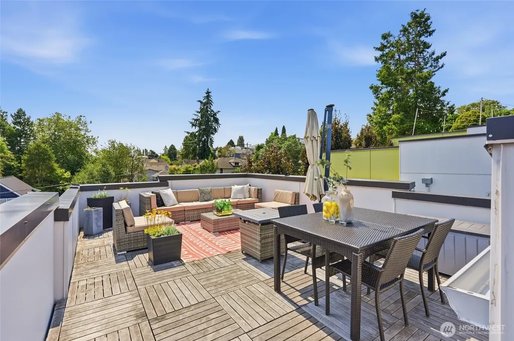 1806 25th Avenue Seattle WA 98122