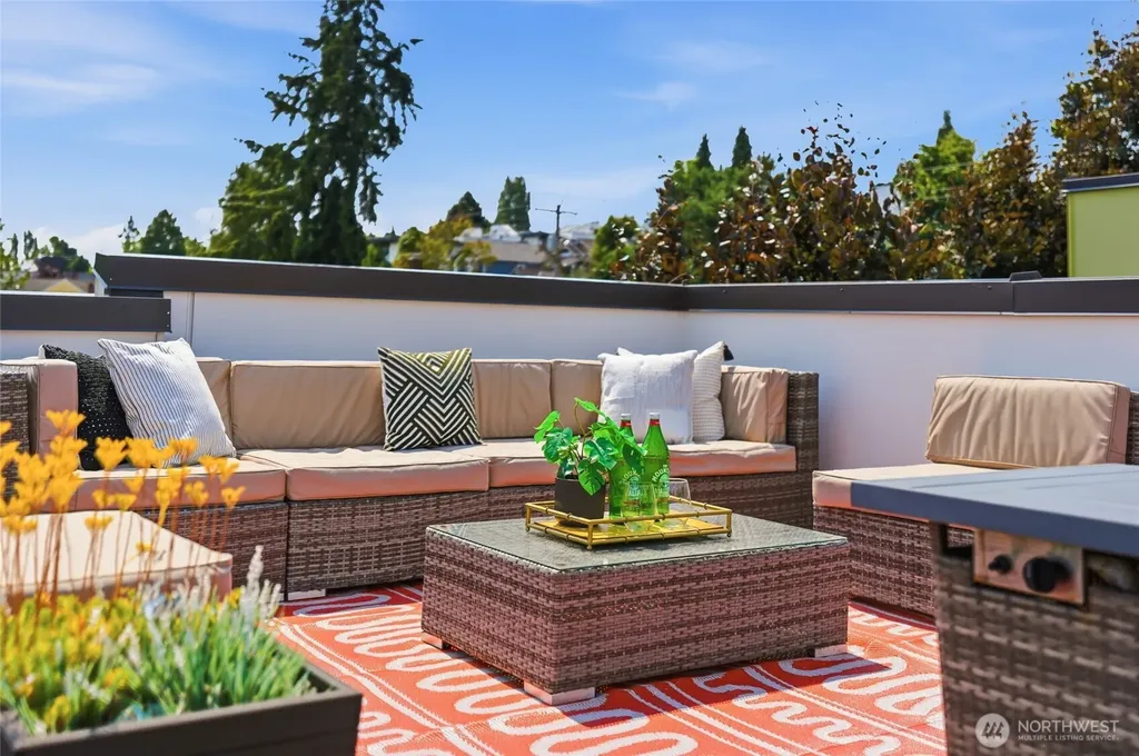 1806 25th Avenue Seattle WA 98122