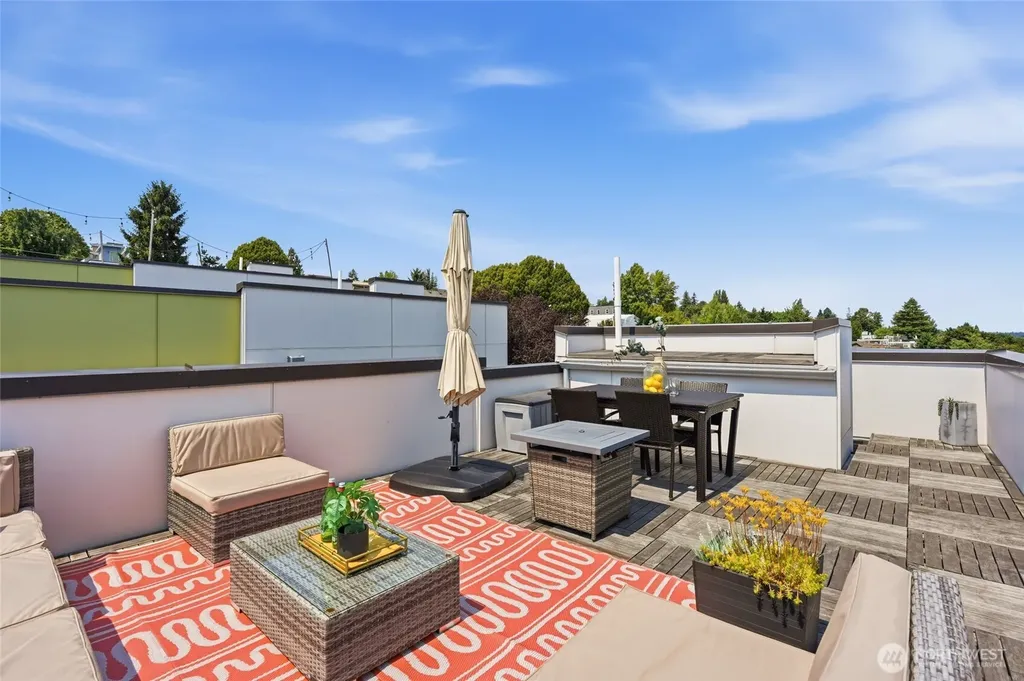 1806 25th Avenue Seattle WA 98122