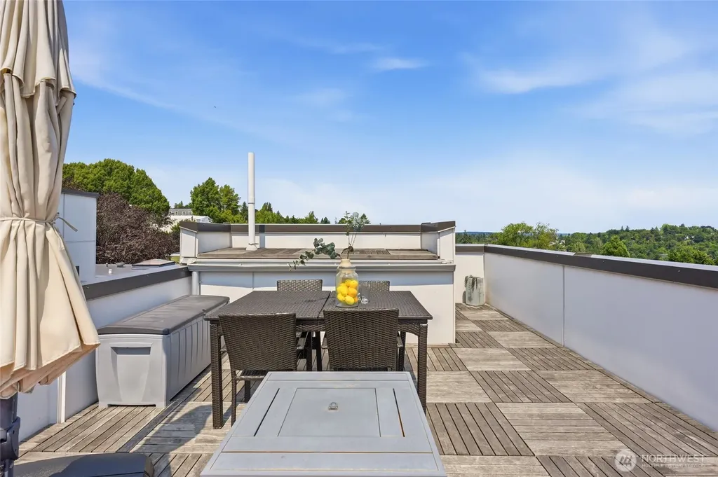 1806 25th Avenue Seattle WA 98122