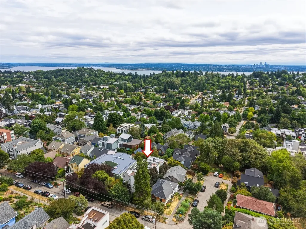 1806 25th Avenue Seattle WA 98122