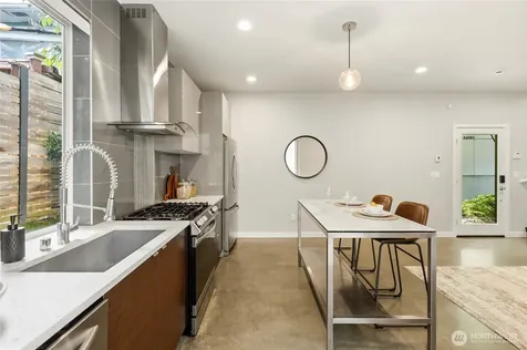 1806 25th Avenue Seattle WA 98122