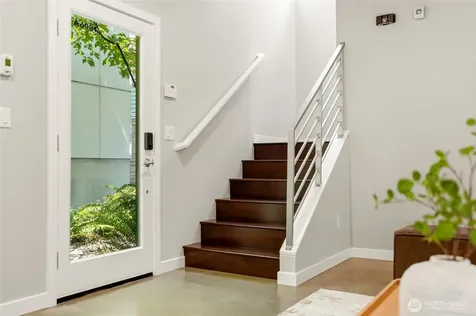 1806 25th Avenue Seattle WA 98122
