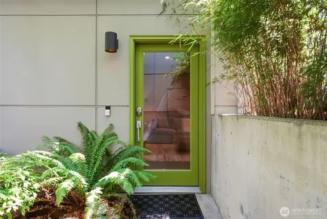 1806 25th Avenue Seattle WA 98122