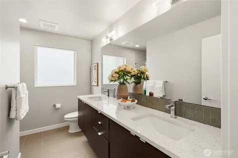 1806 25th Avenue Seattle WA 98122