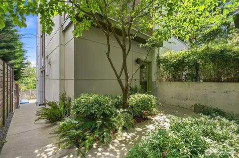 1806 25th Avenue Seattle WA 98122