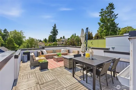 1806 25th Avenue Seattle WA 98122