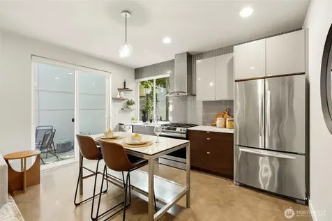 1806 25th Avenue Seattle WA 98122