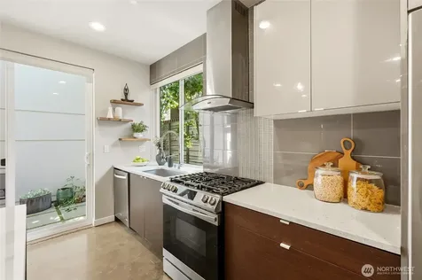1806 25th Avenue Seattle WA 98122