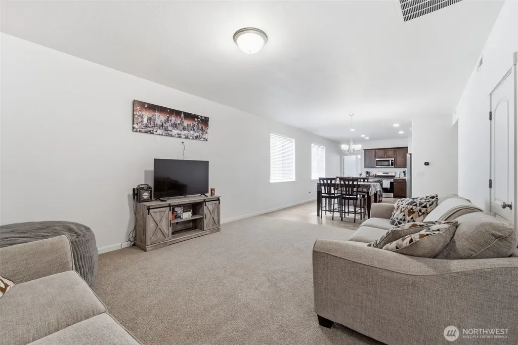 403 Emerald Avenue Grandview WA 98930