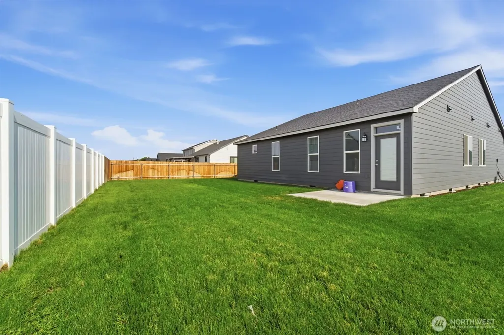 403 Emerald Avenue Grandview WA 98930