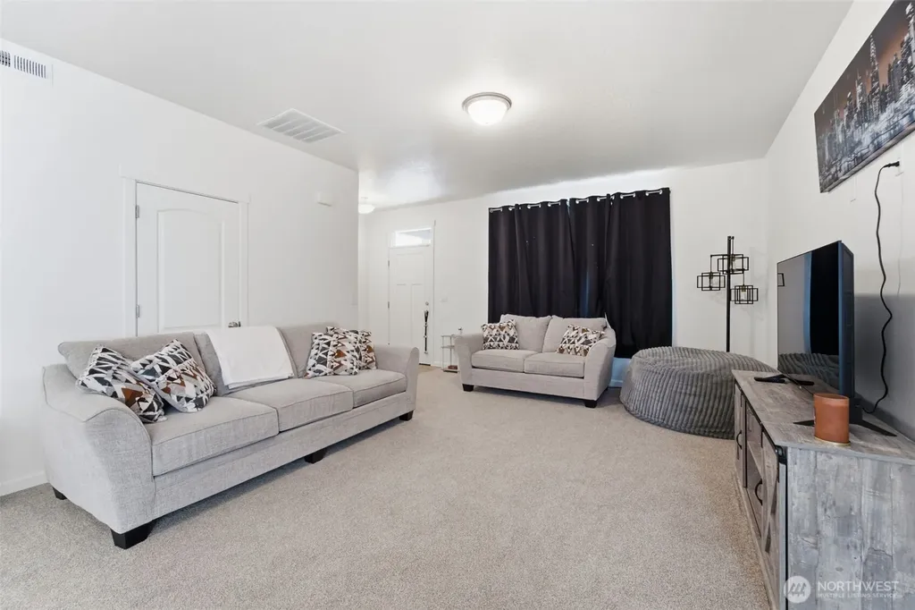 403 Emerald Avenue Grandview WA 98930