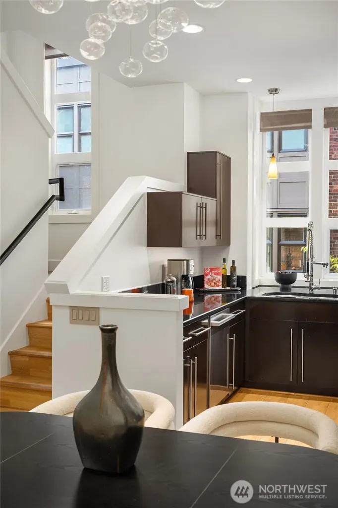 429 13th Avenue E Seattle WA 98102
