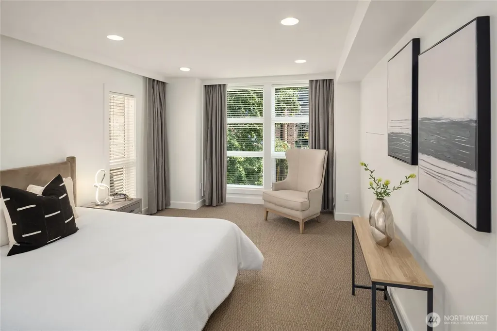 429 13th Avenue E Seattle WA 98102