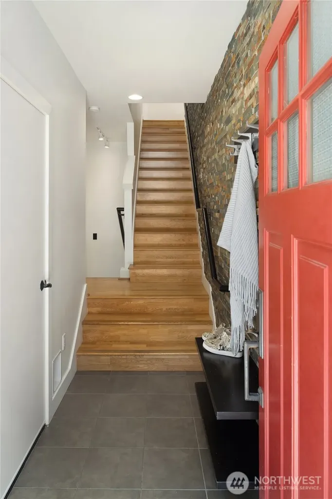 429 13th Avenue E Seattle WA 98102