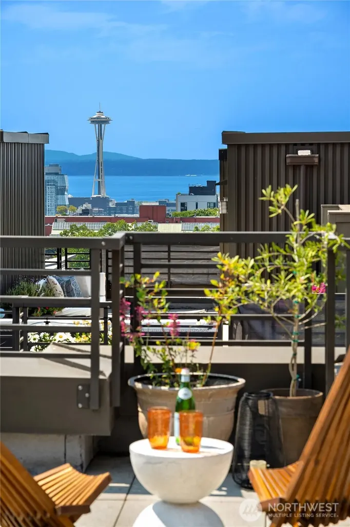 429 13th Avenue E Seattle WA 98102
