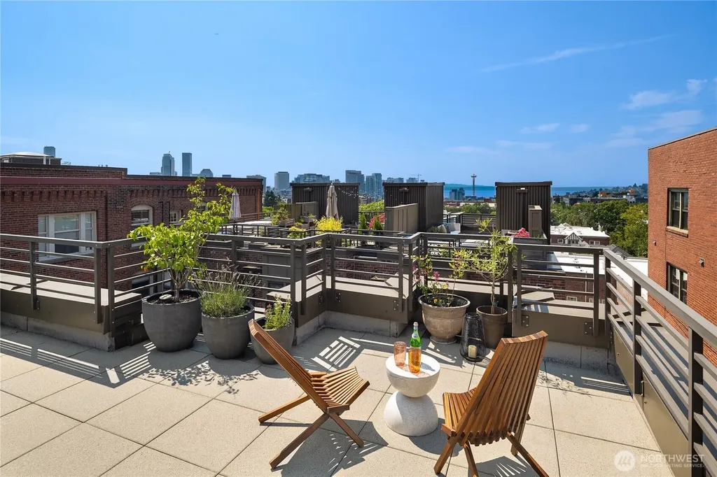 429 13th Avenue E Seattle WA 98102