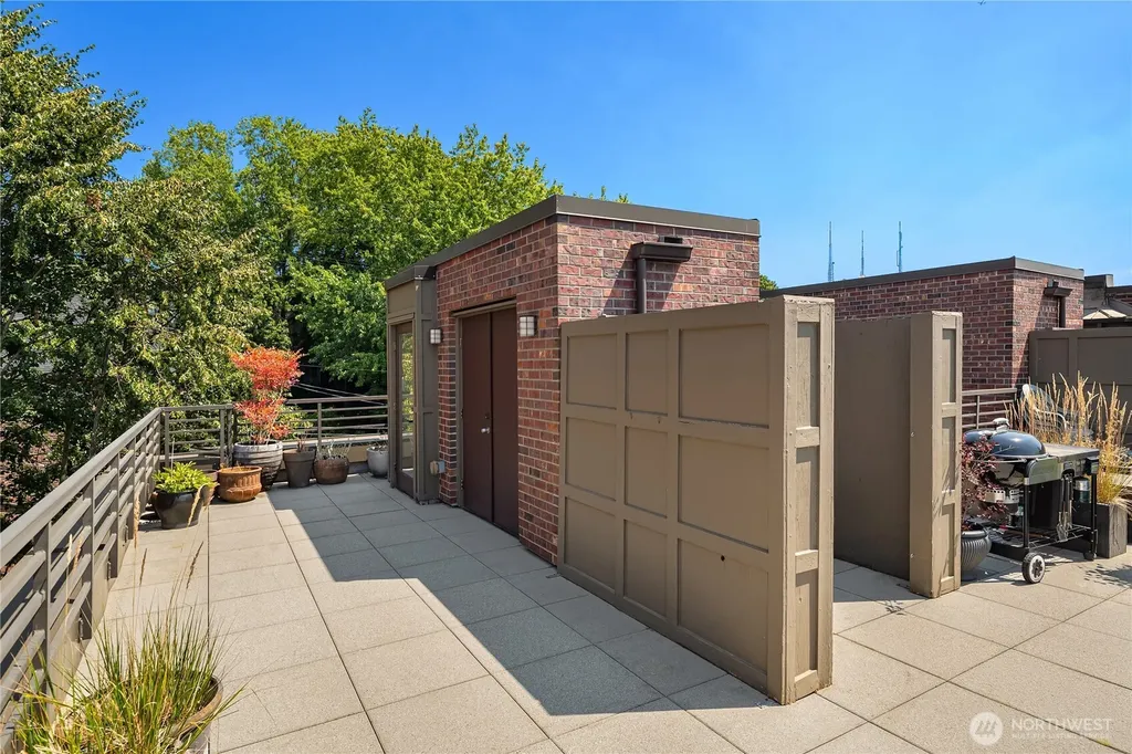 429 13th Avenue E Seattle WA 98102