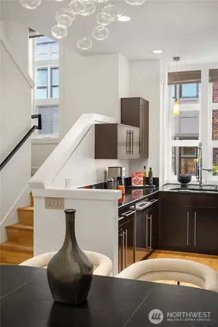 429 13th Avenue E Seattle WA 98102