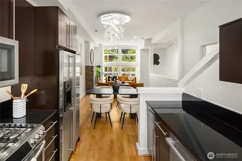 429 13th Avenue E Seattle WA 98102