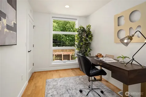 429 13th Avenue E Seattle WA 98102