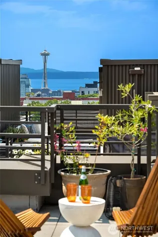 429 13th Avenue E Seattle WA 98102