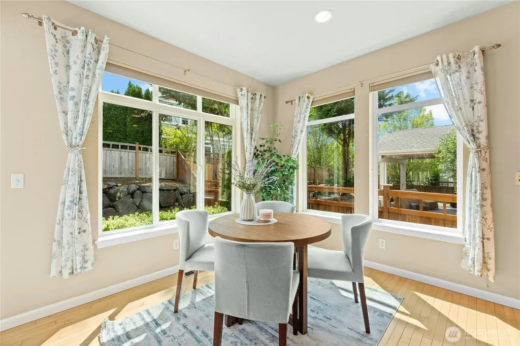 3127 NE Magnolia Street Issaquah WA 98029