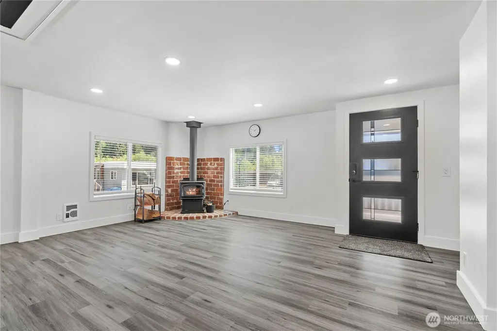 31108 3rd Avenue Black Diamond WA 98010