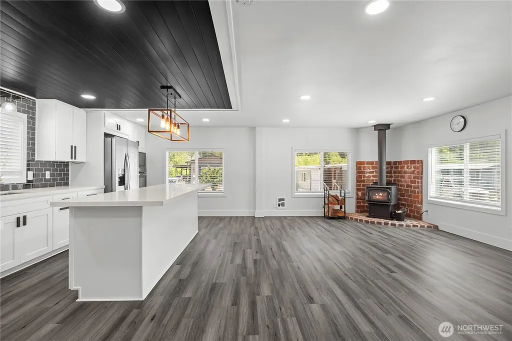 31108 3rd Avenue Black Diamond WA 98010