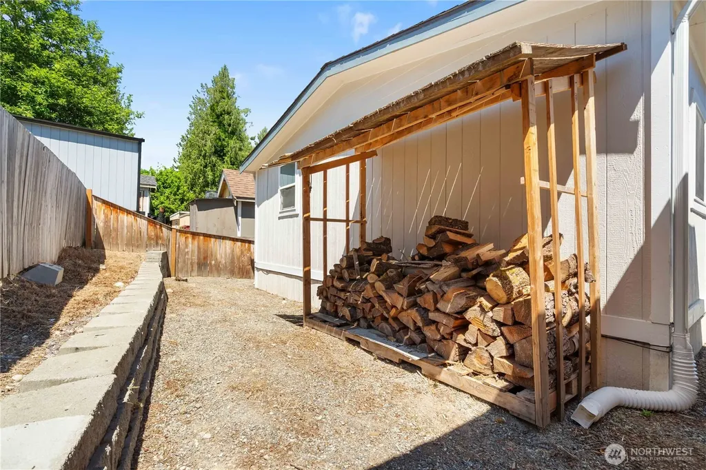 31108 3rd Avenue Black Diamond WA 98010