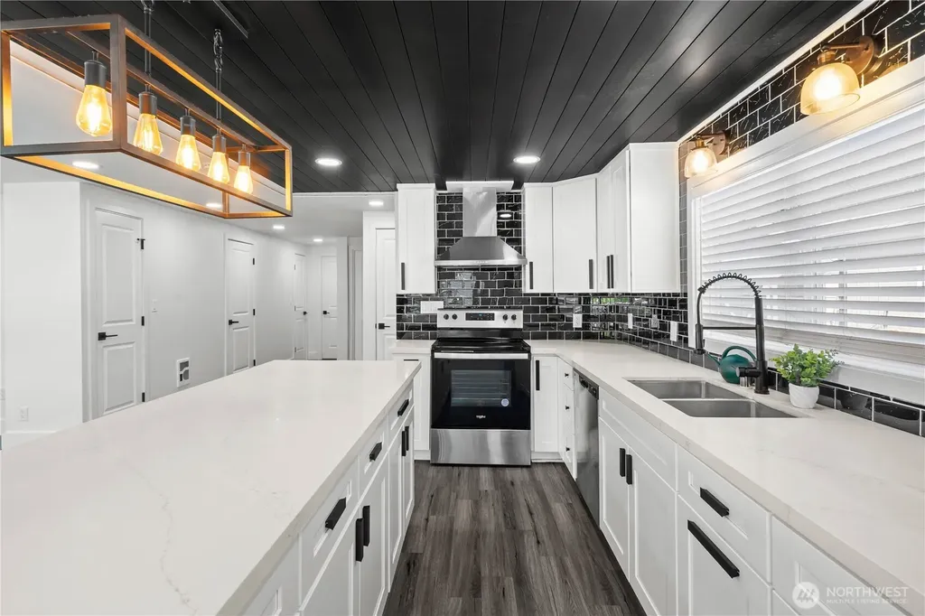 31108 3rd Avenue Black Diamond WA 98010