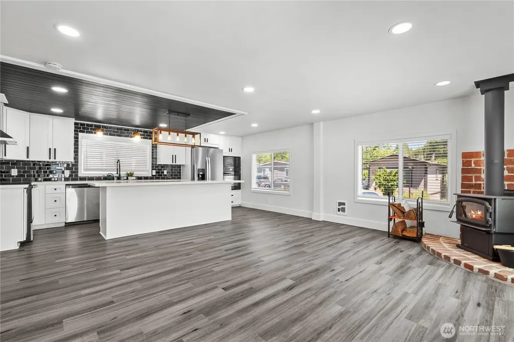 31108 3rd Avenue Black Diamond WA 98010