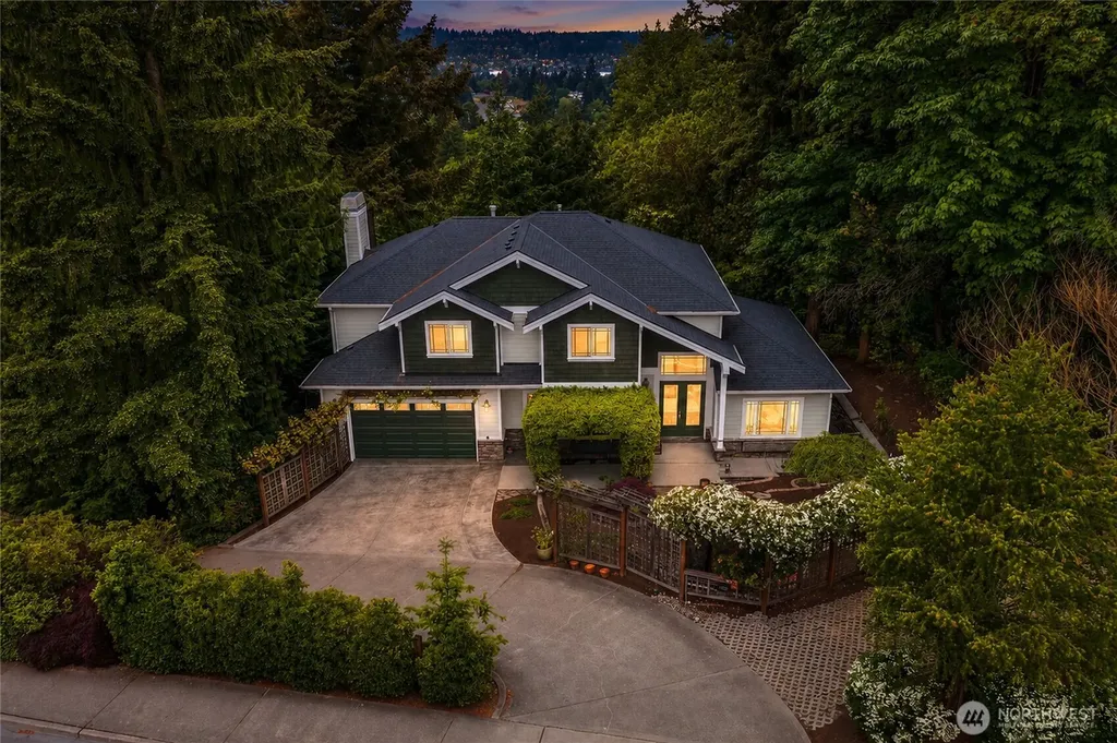 13128 SE Newport Way Bellevue WA 98006