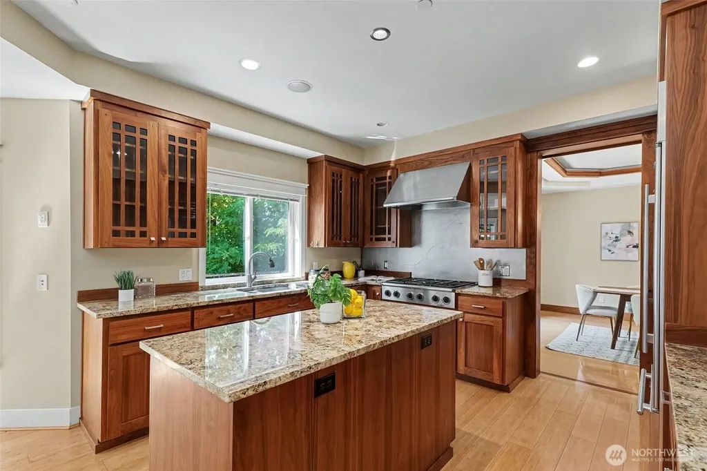 13128 SE Newport Way Bellevue WA 98006