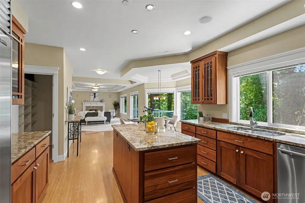 13128 SE Newport Way Bellevue WA 98006