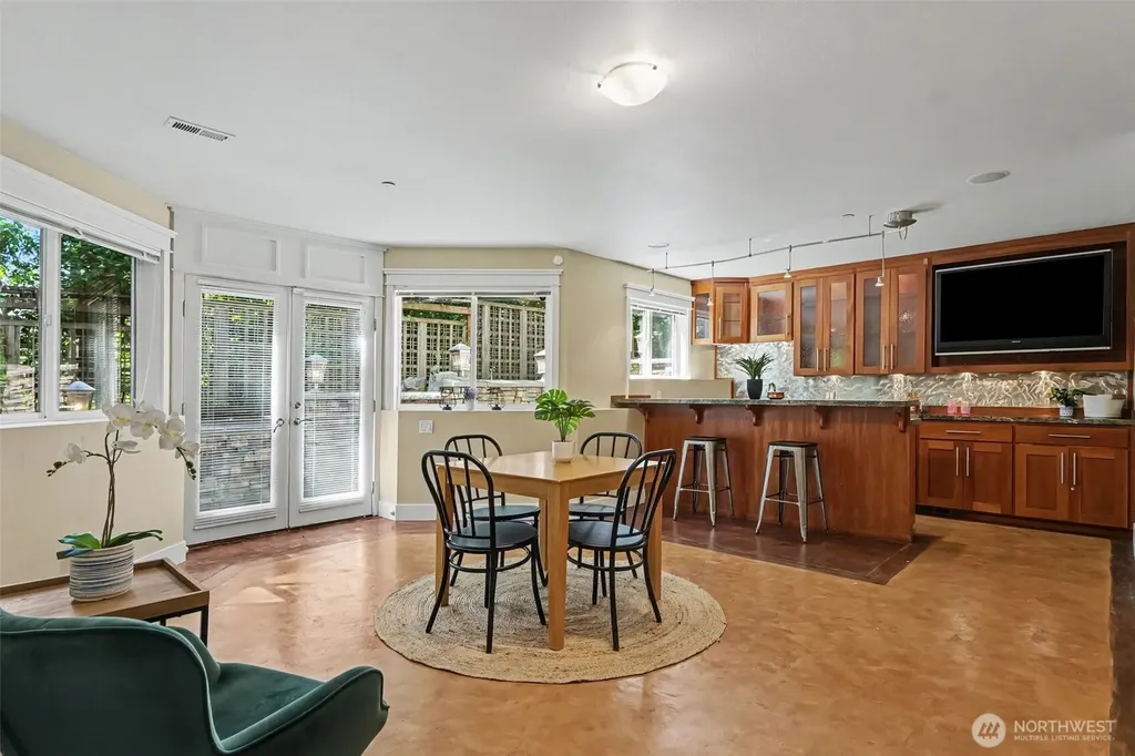 13128 SE Newport Way Bellevue WA 98006