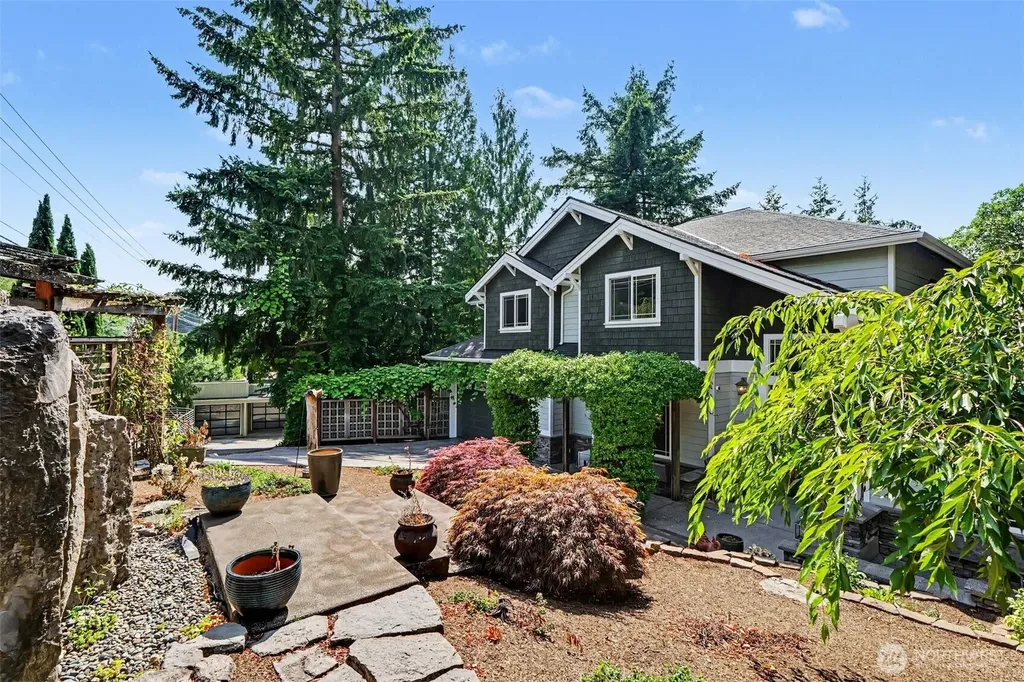 13128 SE Newport Way Bellevue WA 98006